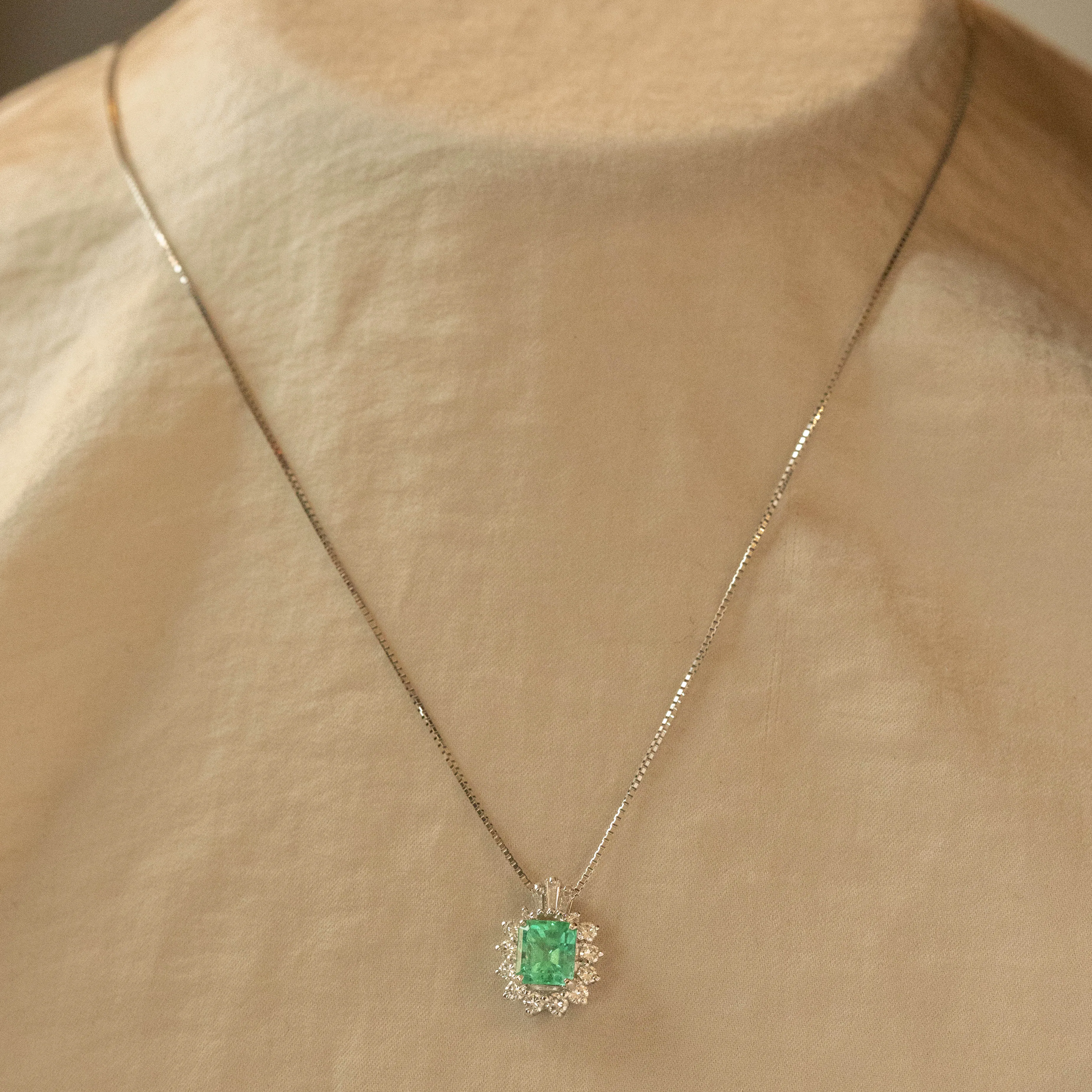 1.05 Carat Natural Emerald Diamond Halo Pendant Necklace