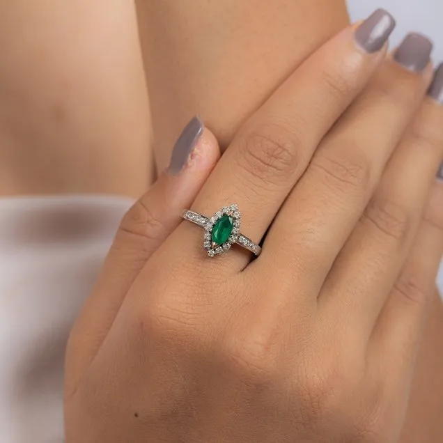 14K White Gold Emerald Ring