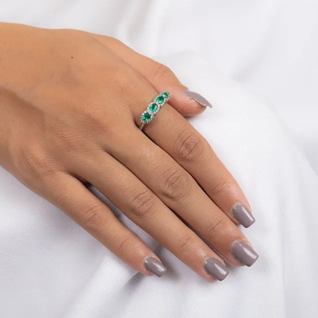 18K White Gold Emerald Ring