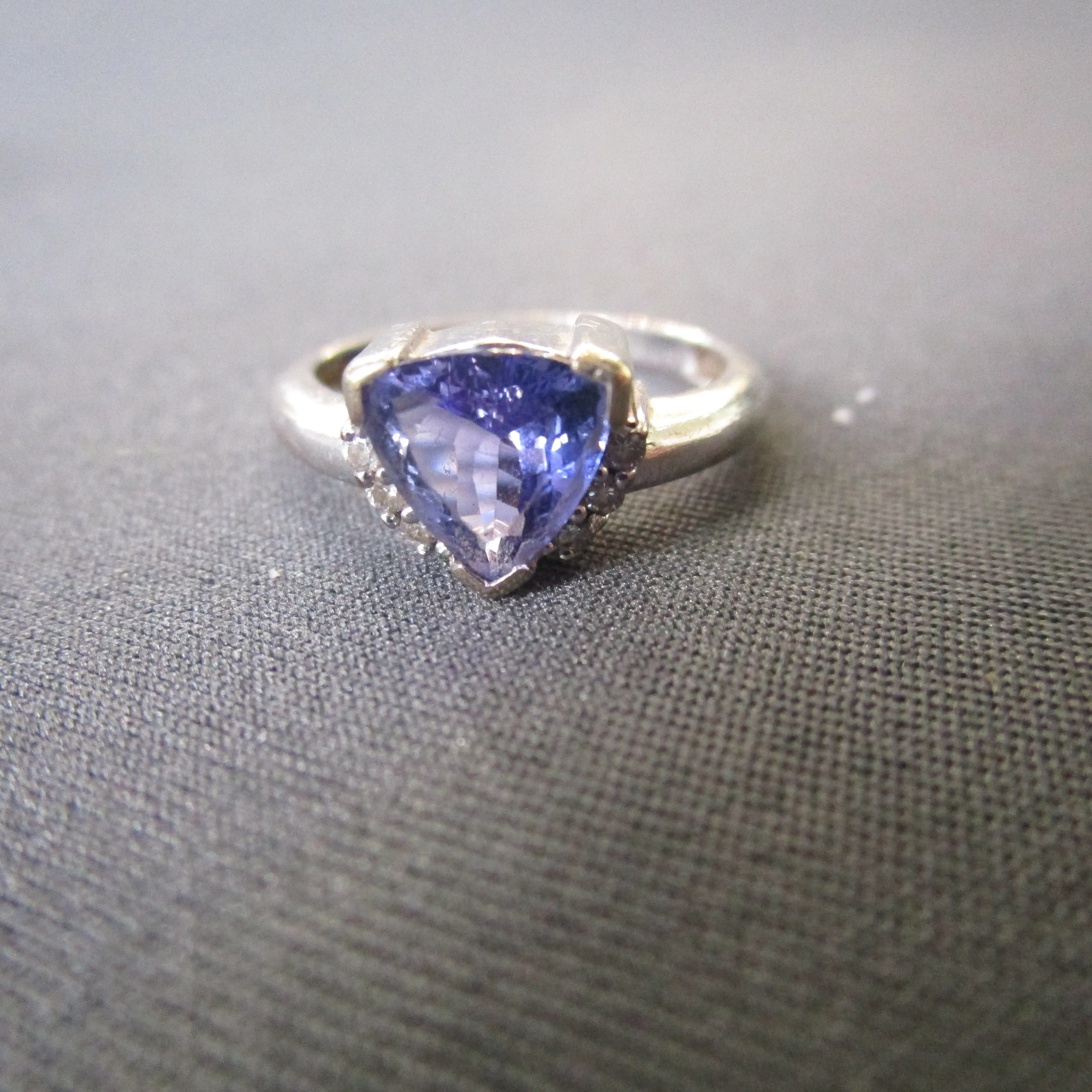 9KT White Gold Tanzanite And Diamond Ring Size O 1/2 Vintage c1980