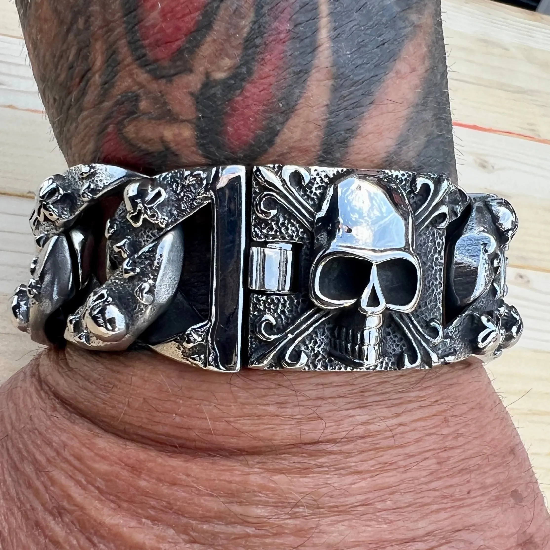 Bagger Bracelet - Skull & Crossbones - Silver - 1.25 Wide - The Classic - B50