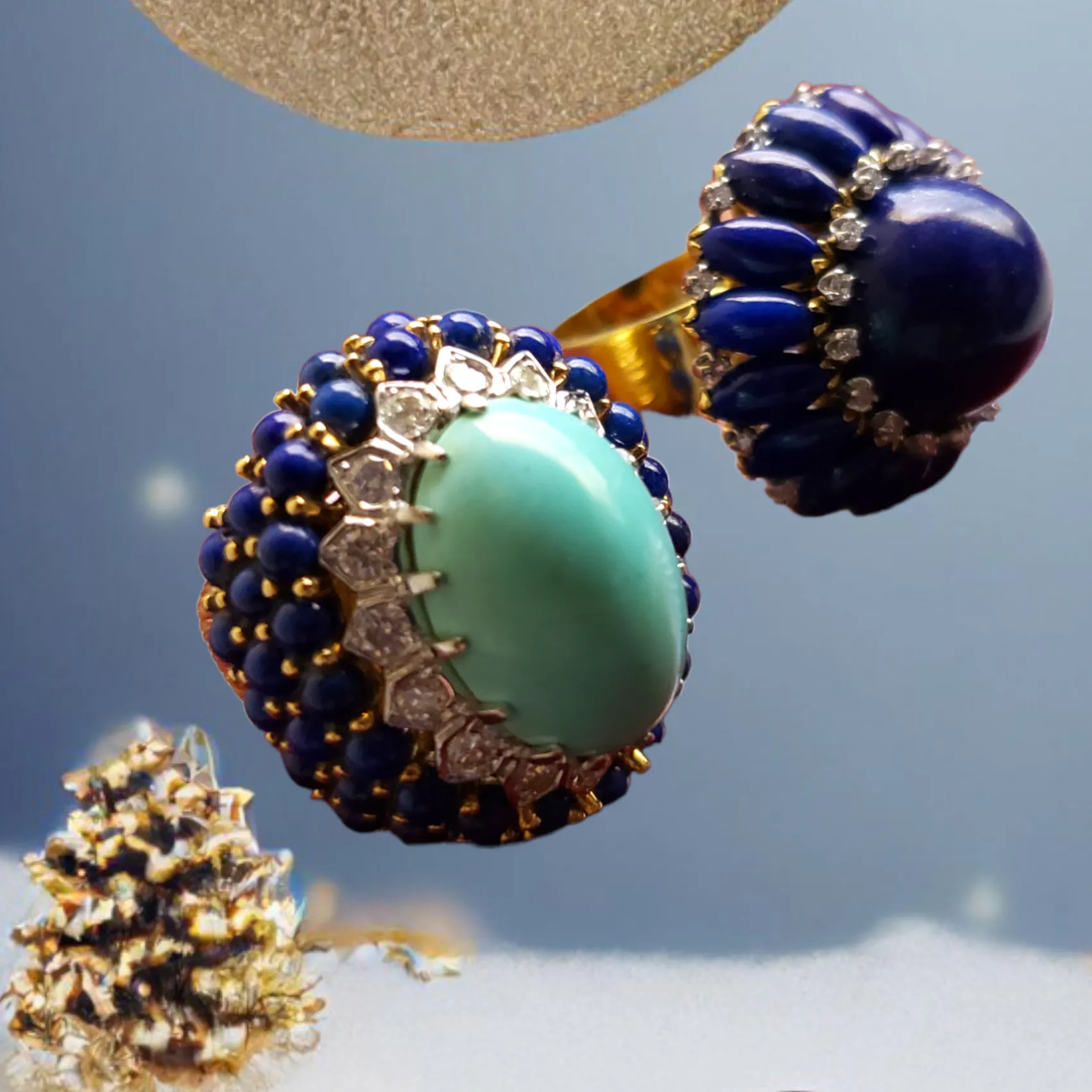 Fine 18 karat Yellow Gold Robin Egg Blue Turquoise Cocktail Ring