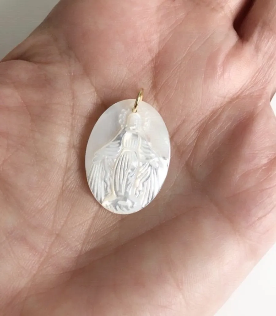 Mother of Pearl Miraculous Medal, Virgen de La Milagrosa, Virgin Mary Shell Pendant, Virgin Mary Charm, Madre Perla, Virgin Mary Jewelry