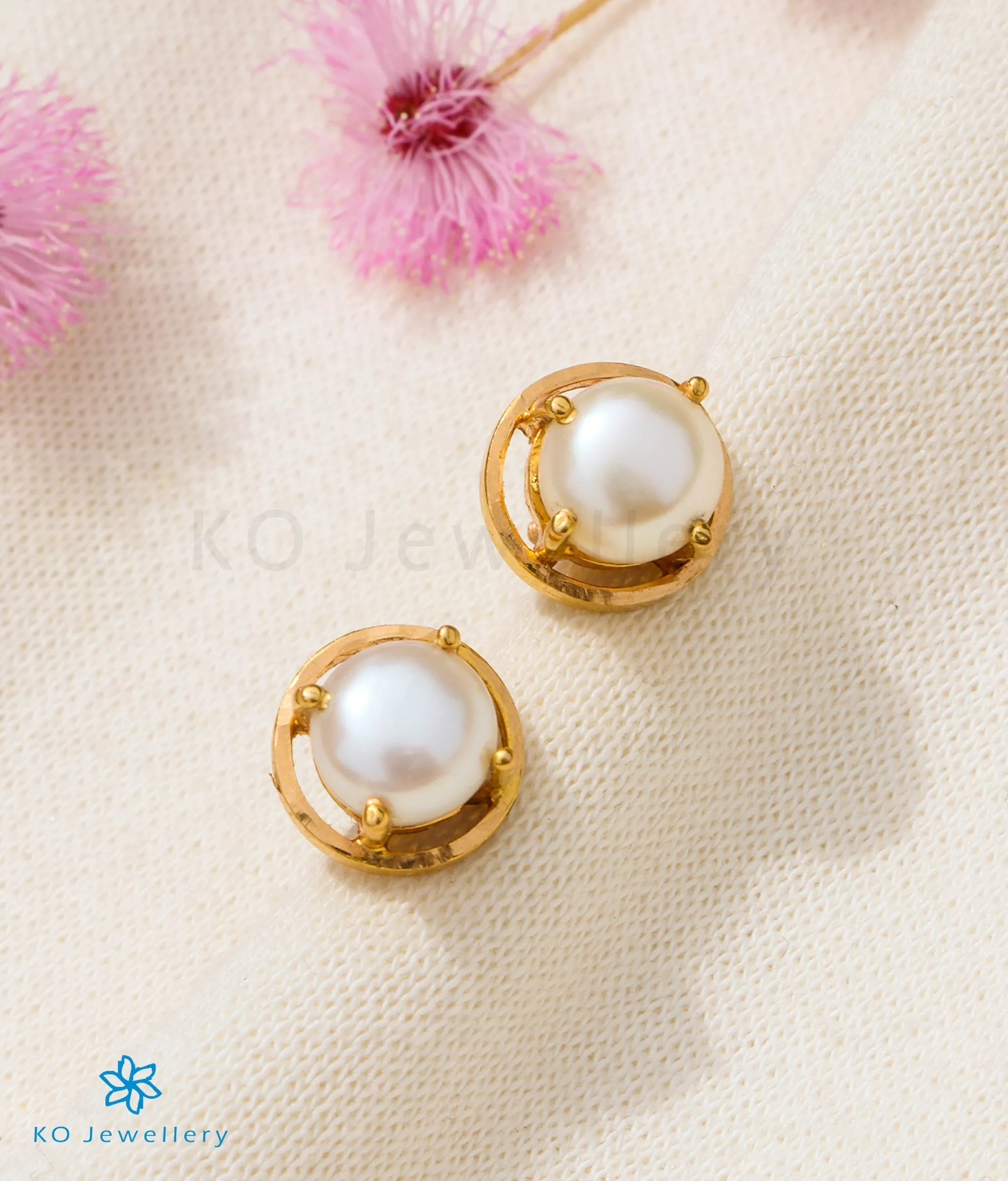 The Classic Pearl Pendant & Earstuds in 22 KT Gold