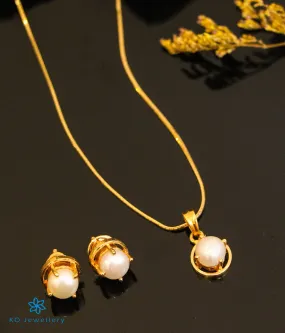 The Classic Pearl Pendant & Earstuds in 22 KT Gold