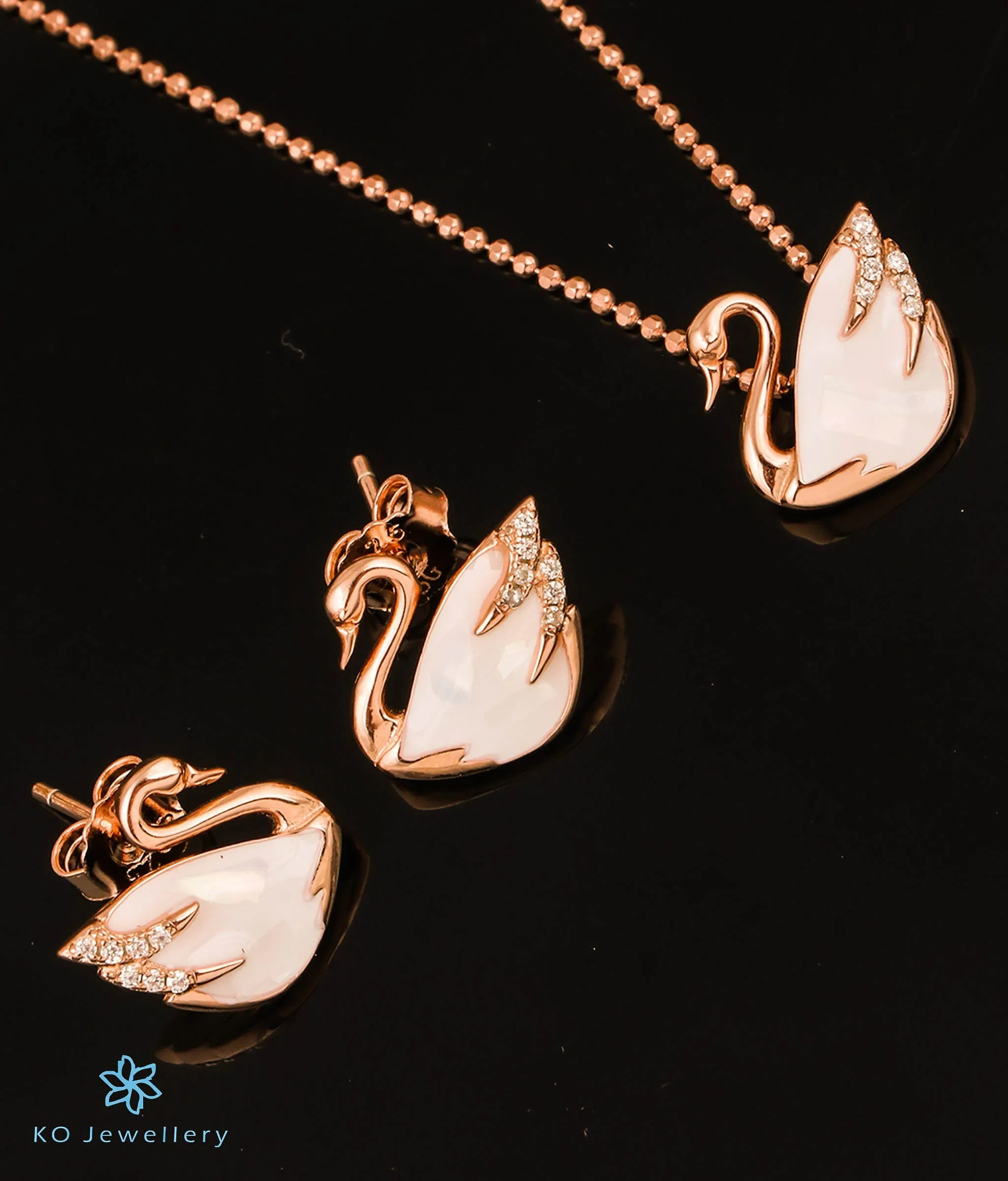 The Elegant Swan Silver Rosegold Pendant Set