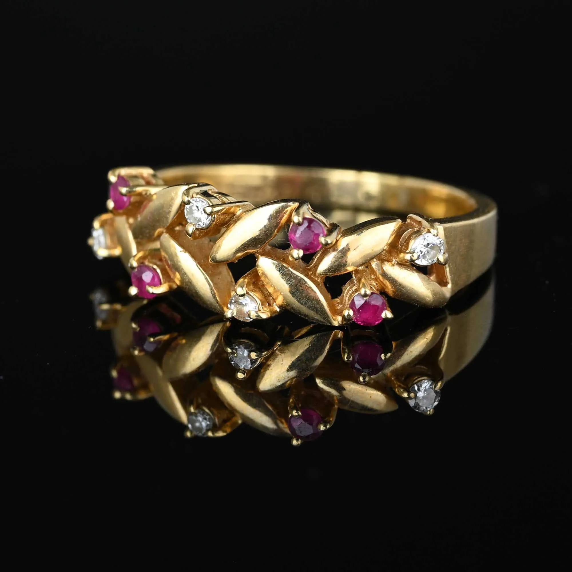 Vintage 14K Gold Petal Leaf Ruby Diamond Ring